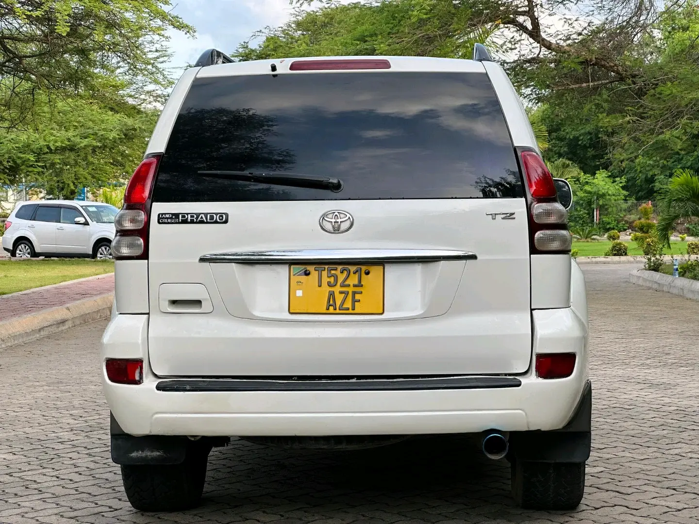 Toyota Land Cruiser Prado 120 (2006) thumbnail 2