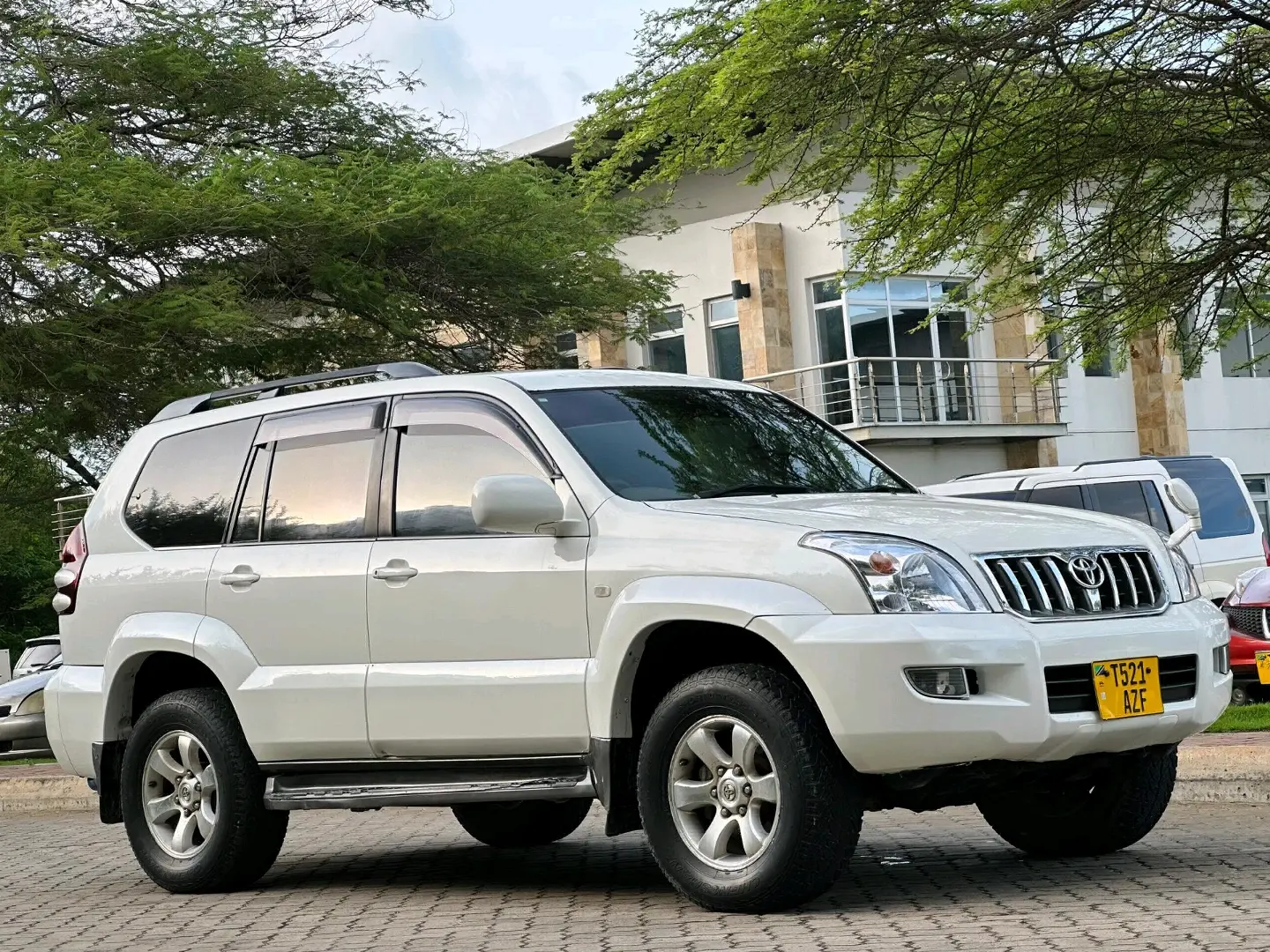 Toyota Land Cruiser Prado 120 (2006) thumbnail 4