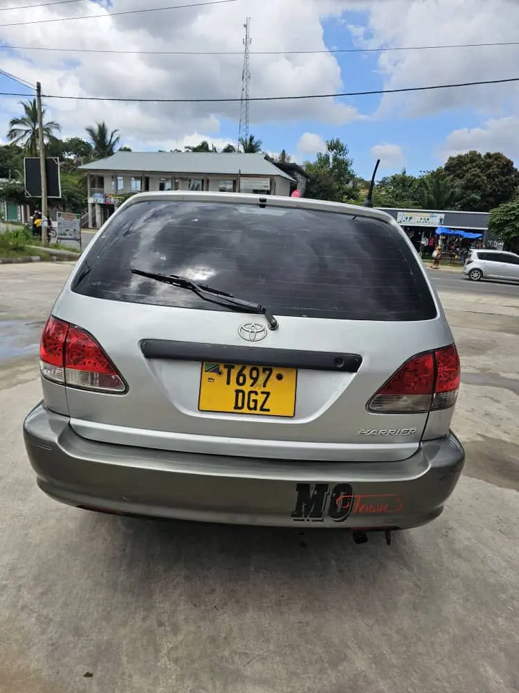 Toyota Harrier SUV for Sale thumbnail 2
