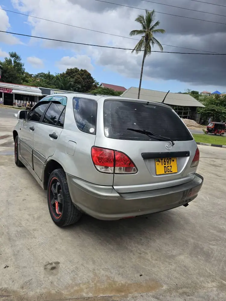 Toyota Harrier SUV for Sale thumbnail 4