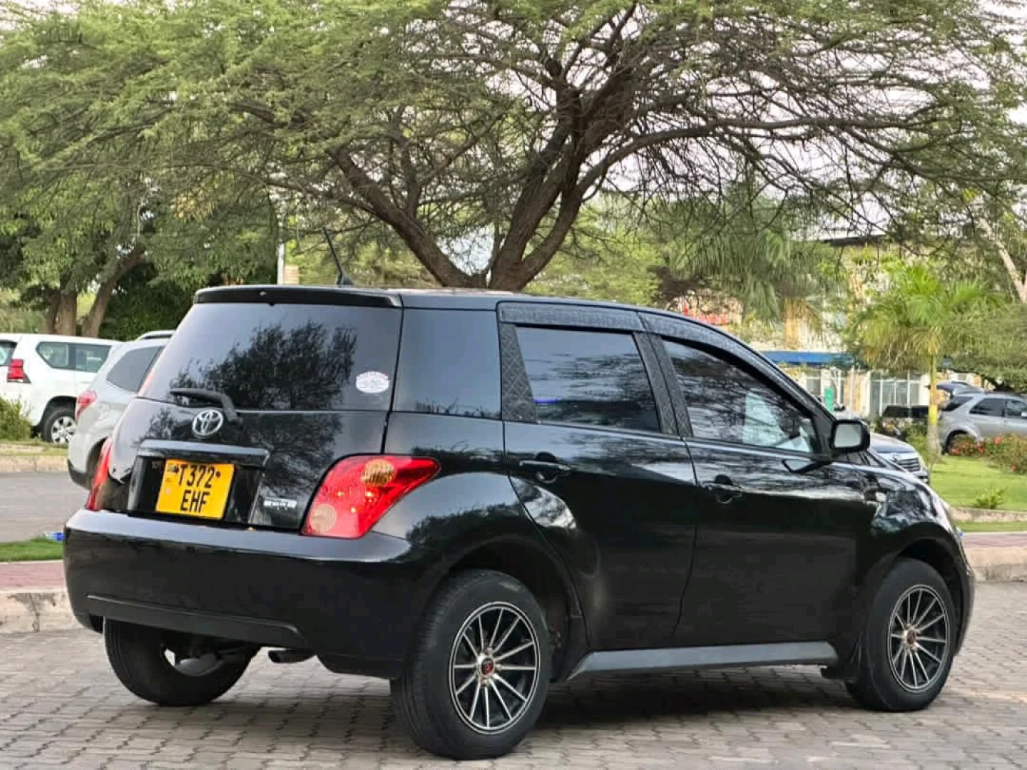 Toyota Ist 2004 Black, 1290cc thumbnail 6
