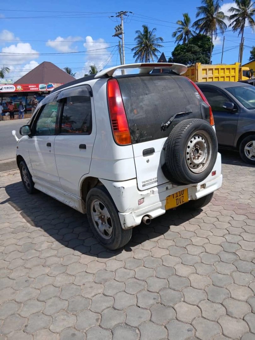 Daihatsu Terios Kid Nyeupe, Bei 5.5M TZS, Exchange Allowed