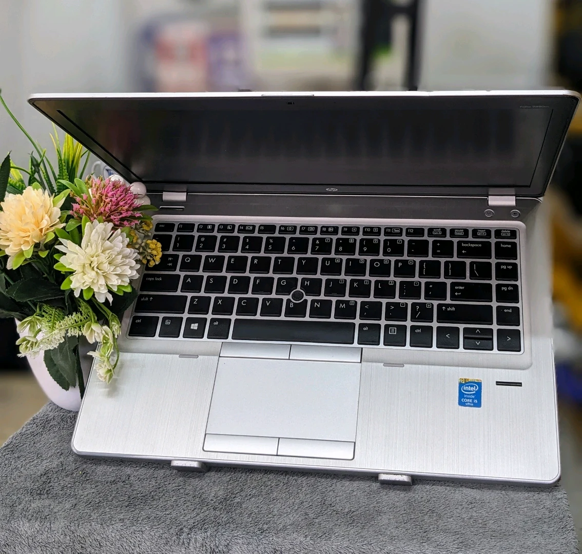 HP EliteBook Folio 9480m Laptop i5 8GB RAM 500GB thumbnail 3