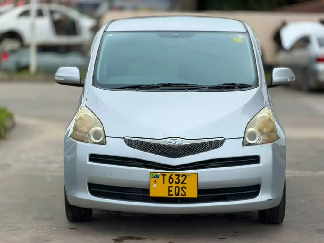 Toyota Ractis 2011