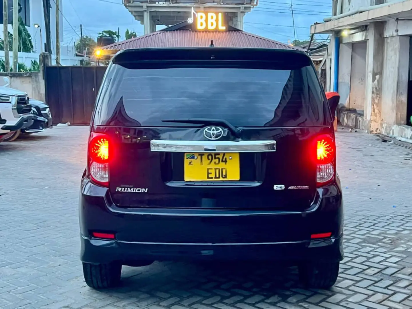 2008 Toyota Rumion, Black, 94,000km thumbnail 2