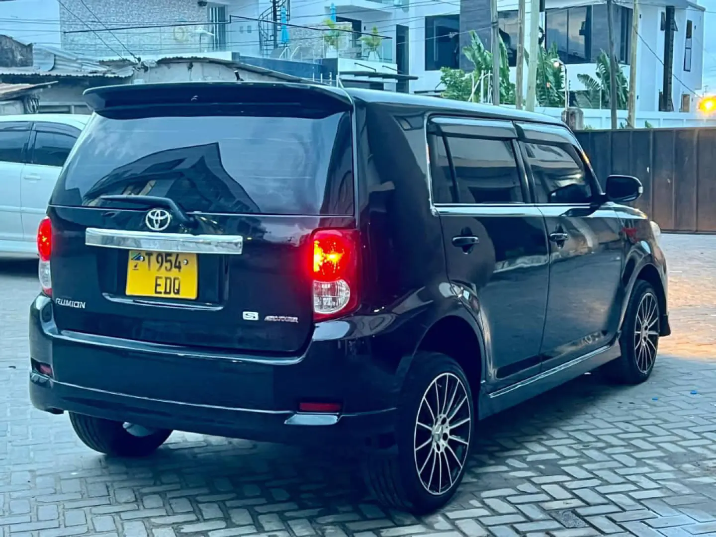 2008 Toyota Rumion, Black, 94,000km thumbnail 4