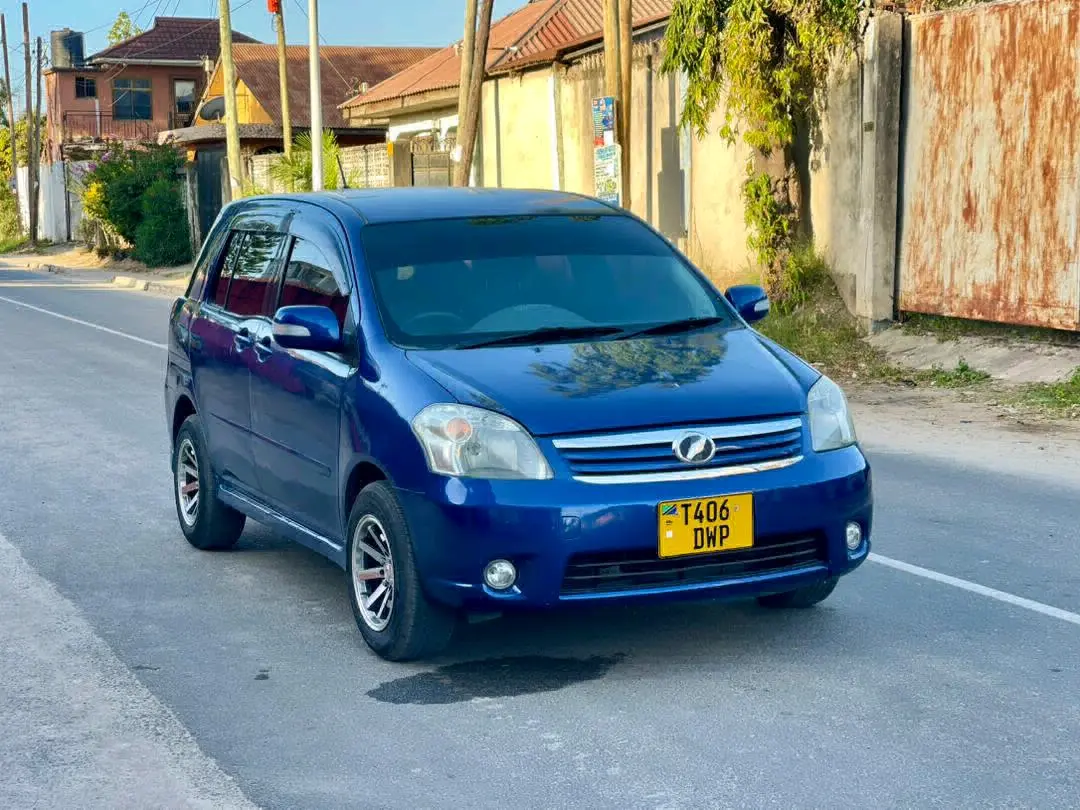 Toyota Raum 2005 Blue thumbnail 2