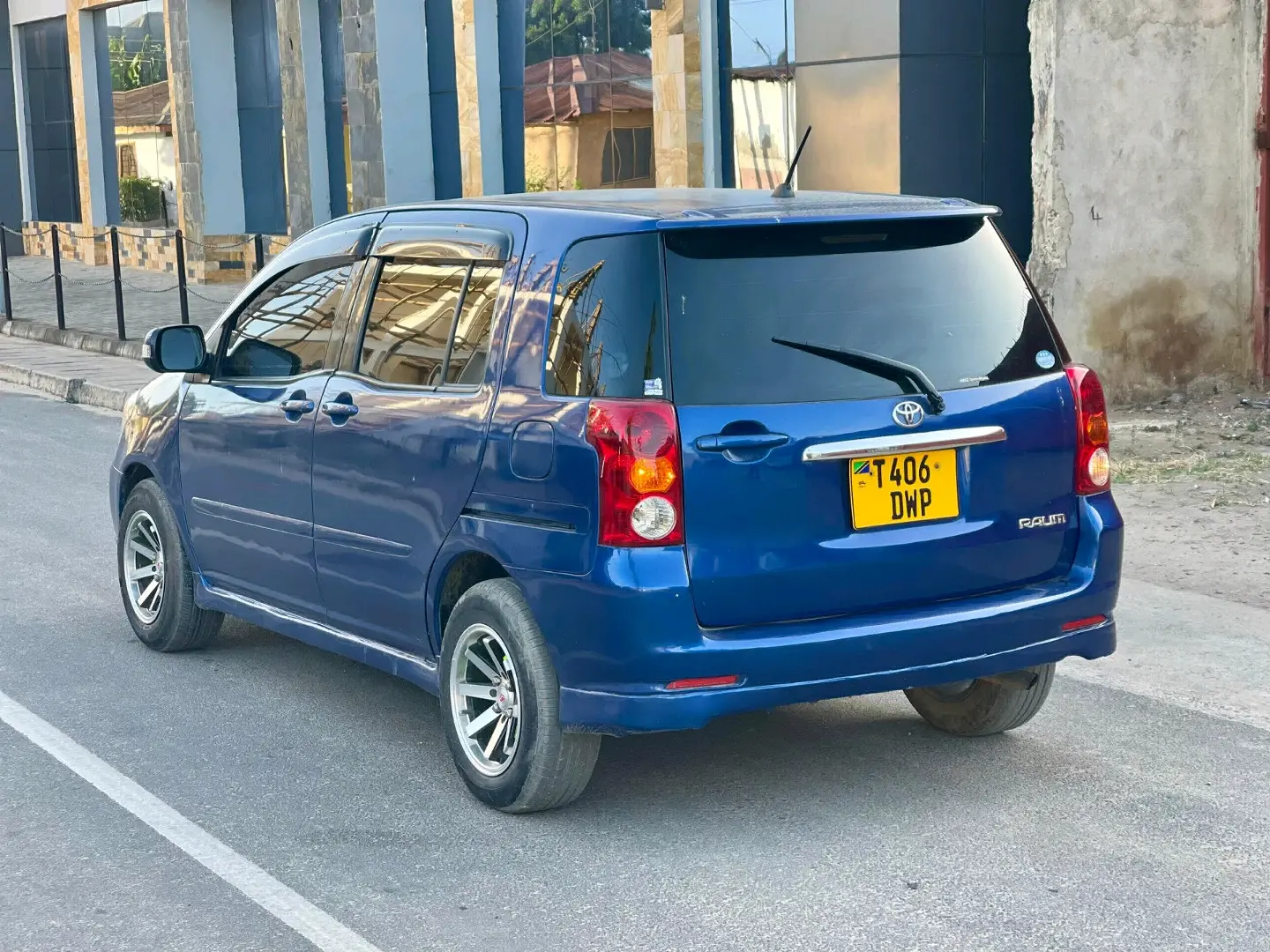 Toyota Raum 2005 Blue thumbnail 3