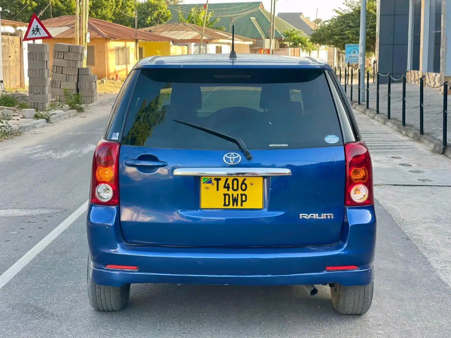 Toyota Raum 2005 Blue thumbnail 4