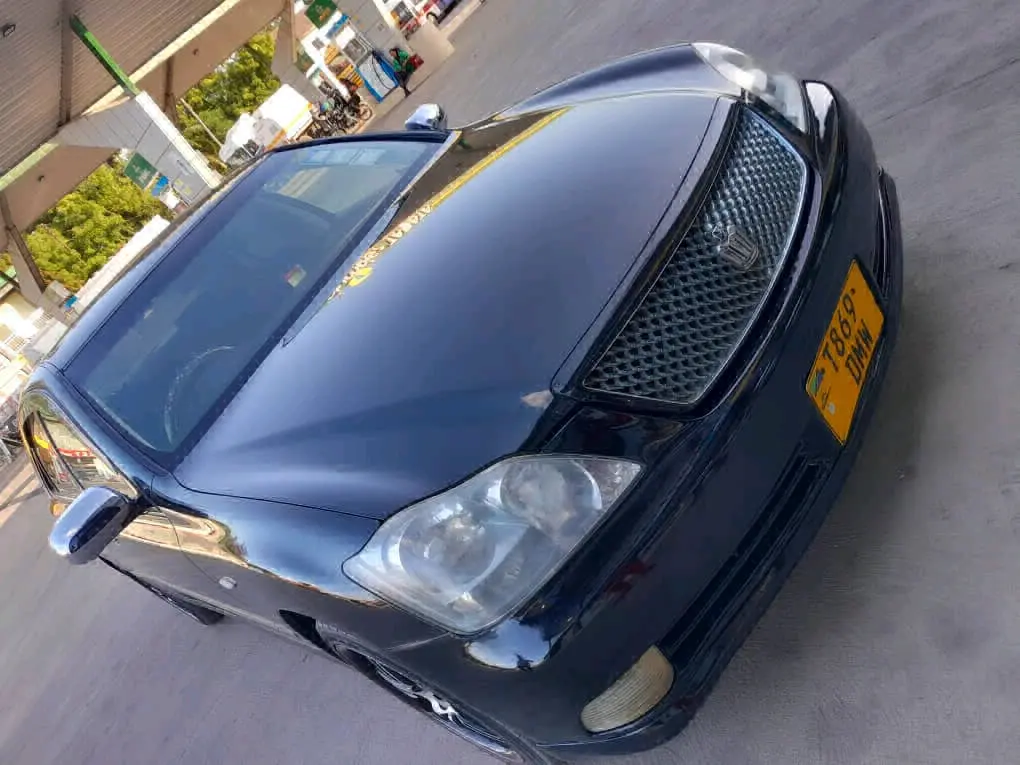 Toyota Crown Athlete Nyeusi