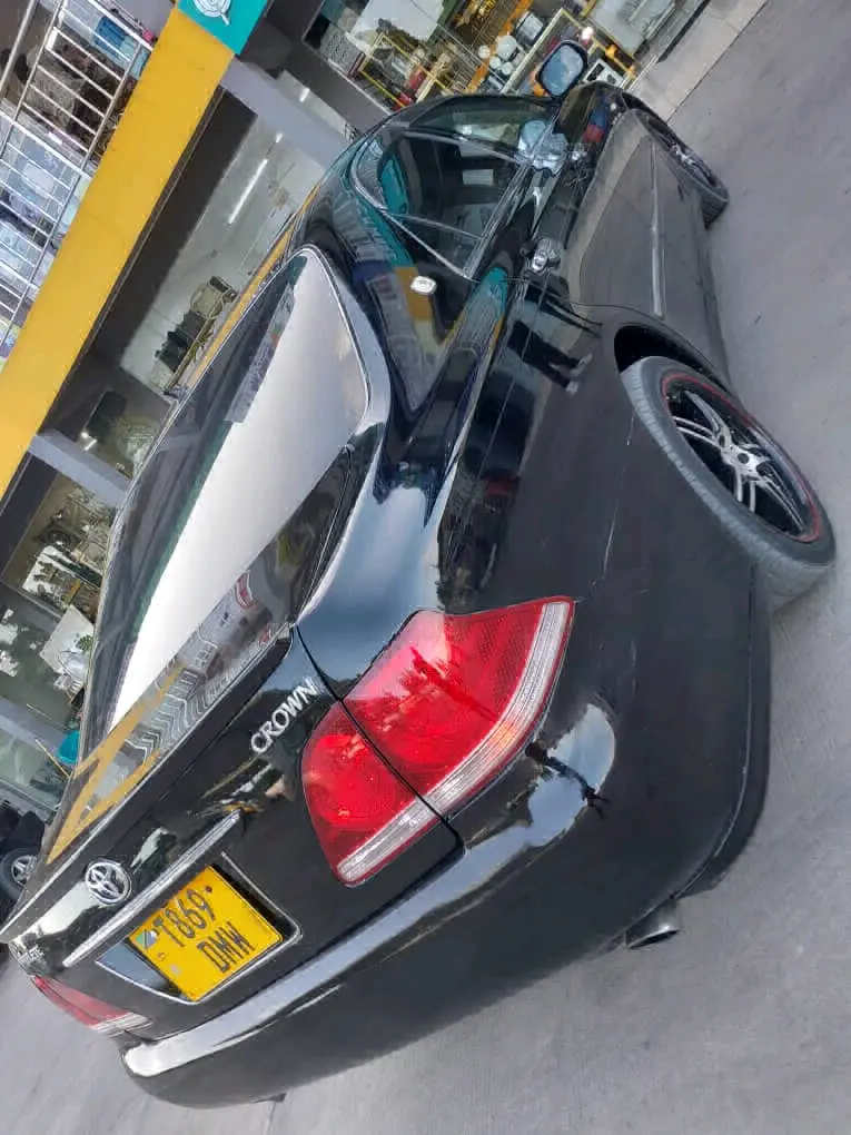 Toyota Crown Athlete Nyeusi thumbnail 8
