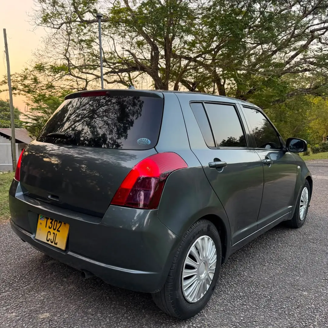 Suzuki Swift 2005 thumbnail 3