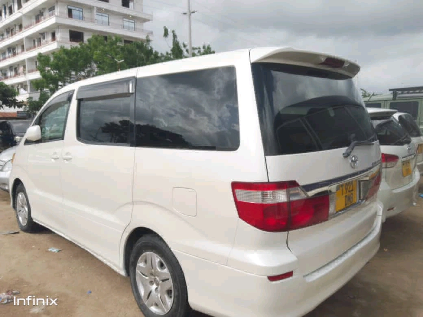 Toyota Alphard Minivan 2002 Model thumbnail 2