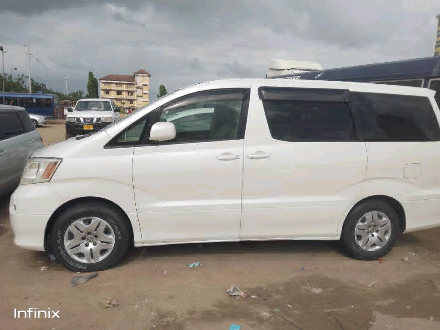 Toyota Alphard Minivan 2002 Model thumbnail 5