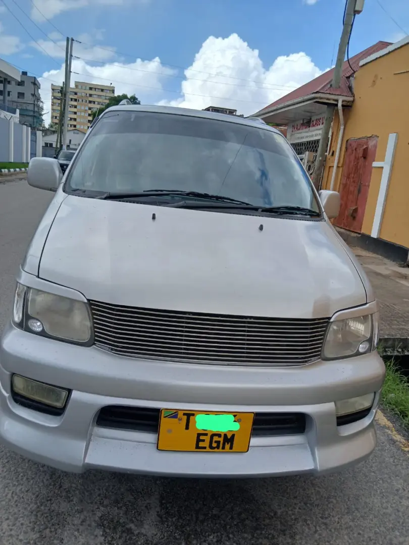 Toyota Noah Road Tourer 2001 thumbnail 2