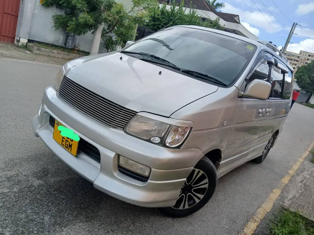 Toyota Noah Road Tourer 2001 thumbnail 6