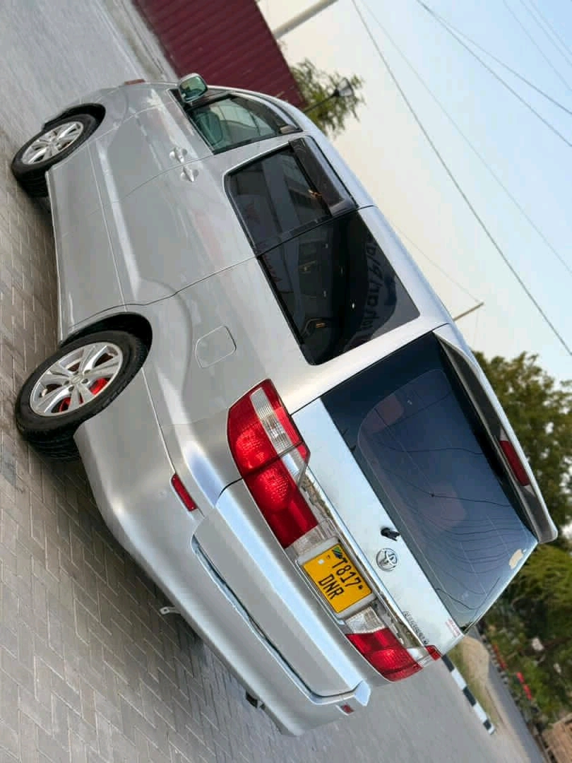 Toyota Alphard Minivan (Silver, DNR) thumbnail 3