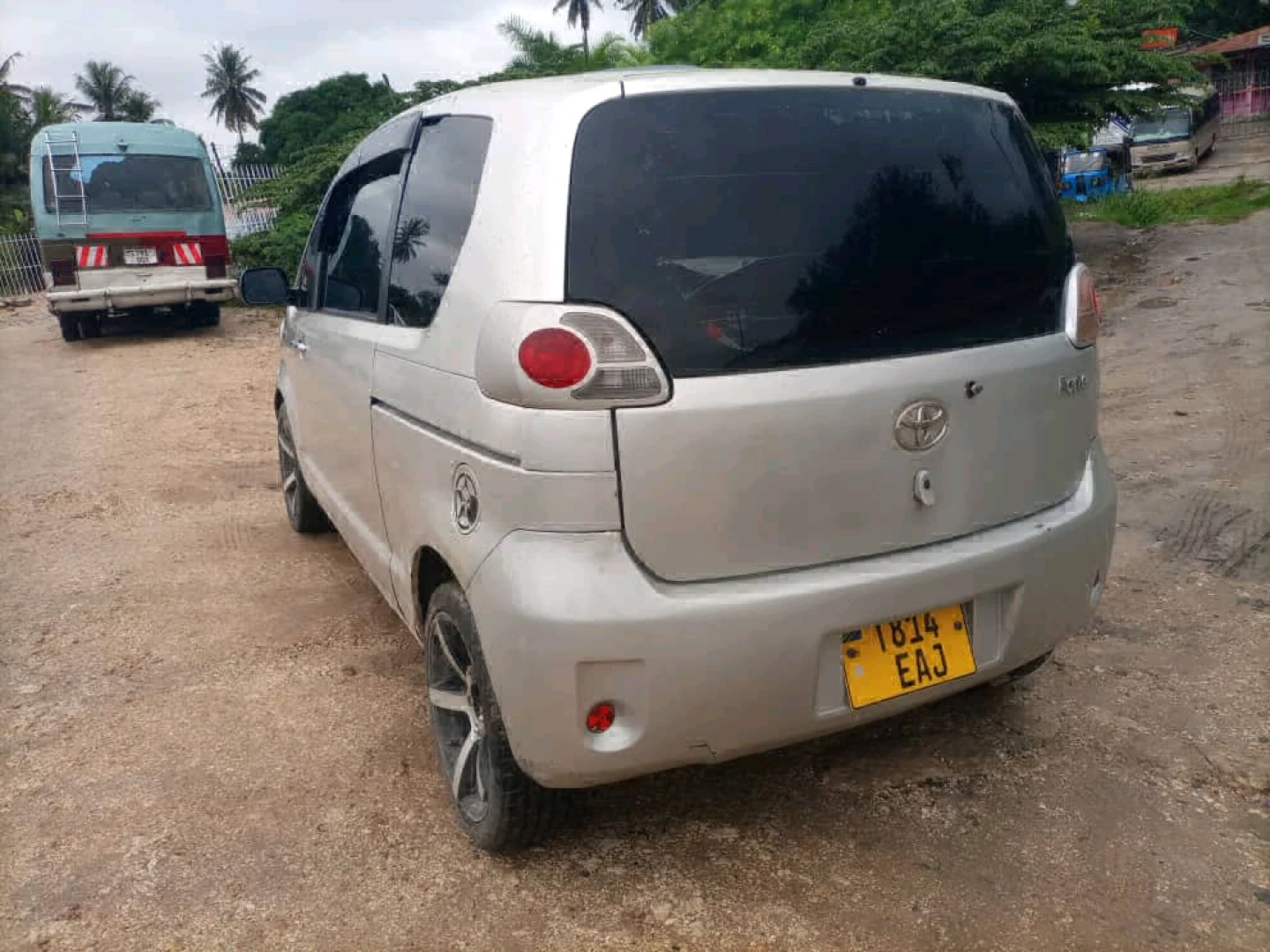 Toyota Porte Minivan Silver Low Mileage thumbnail 5