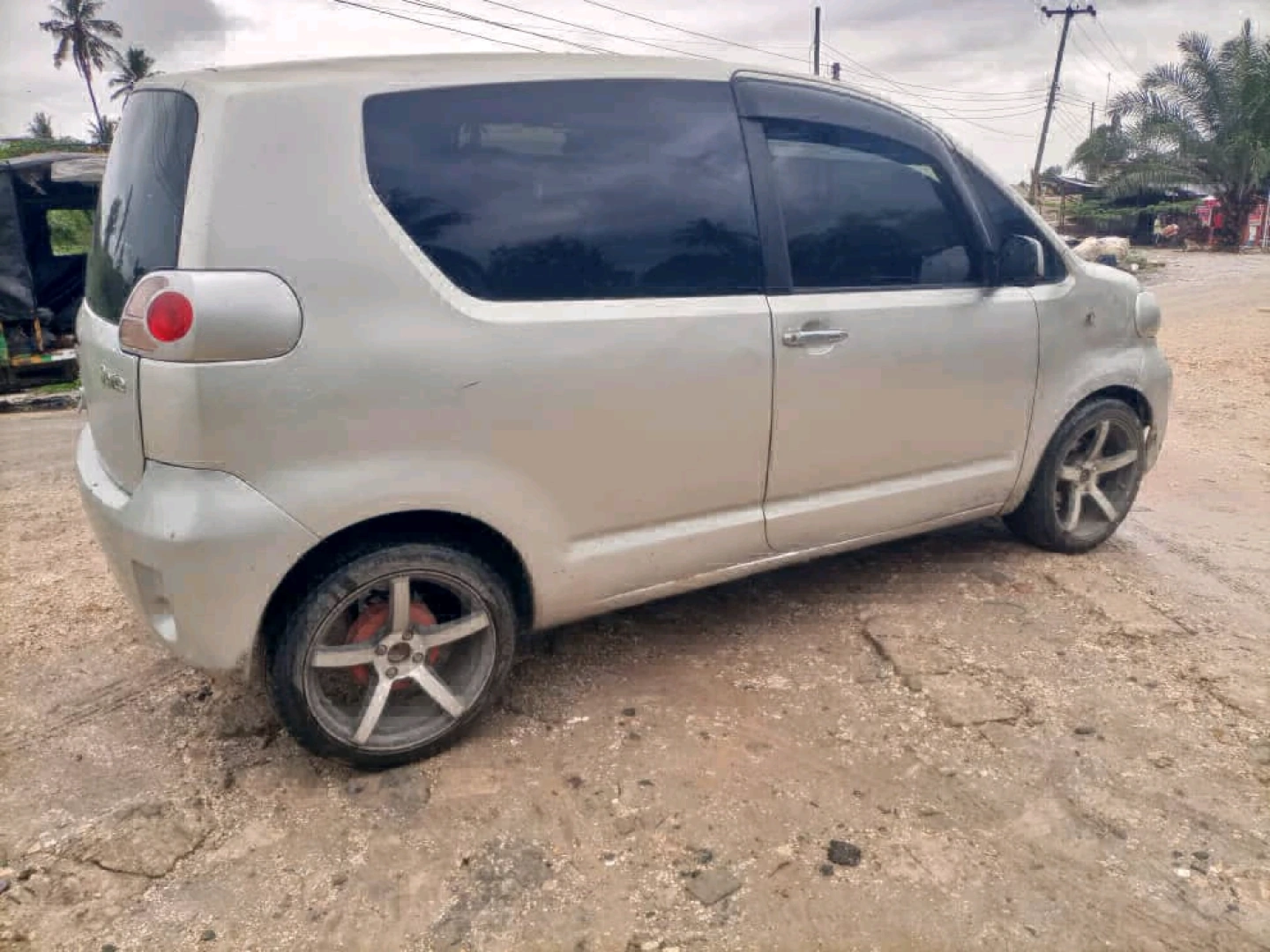 Toyota Porte Minivan Silver Low Mileage thumbnail 8