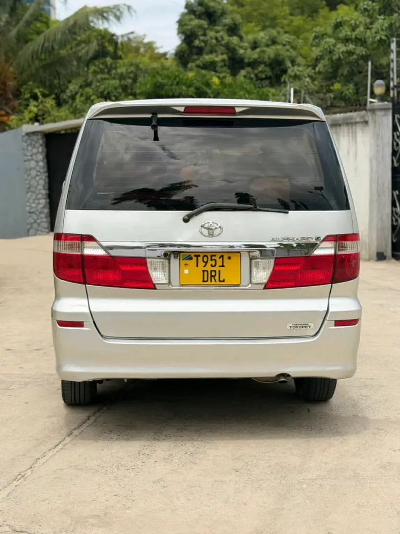 2003 Toyota Alphard thumbnail 2