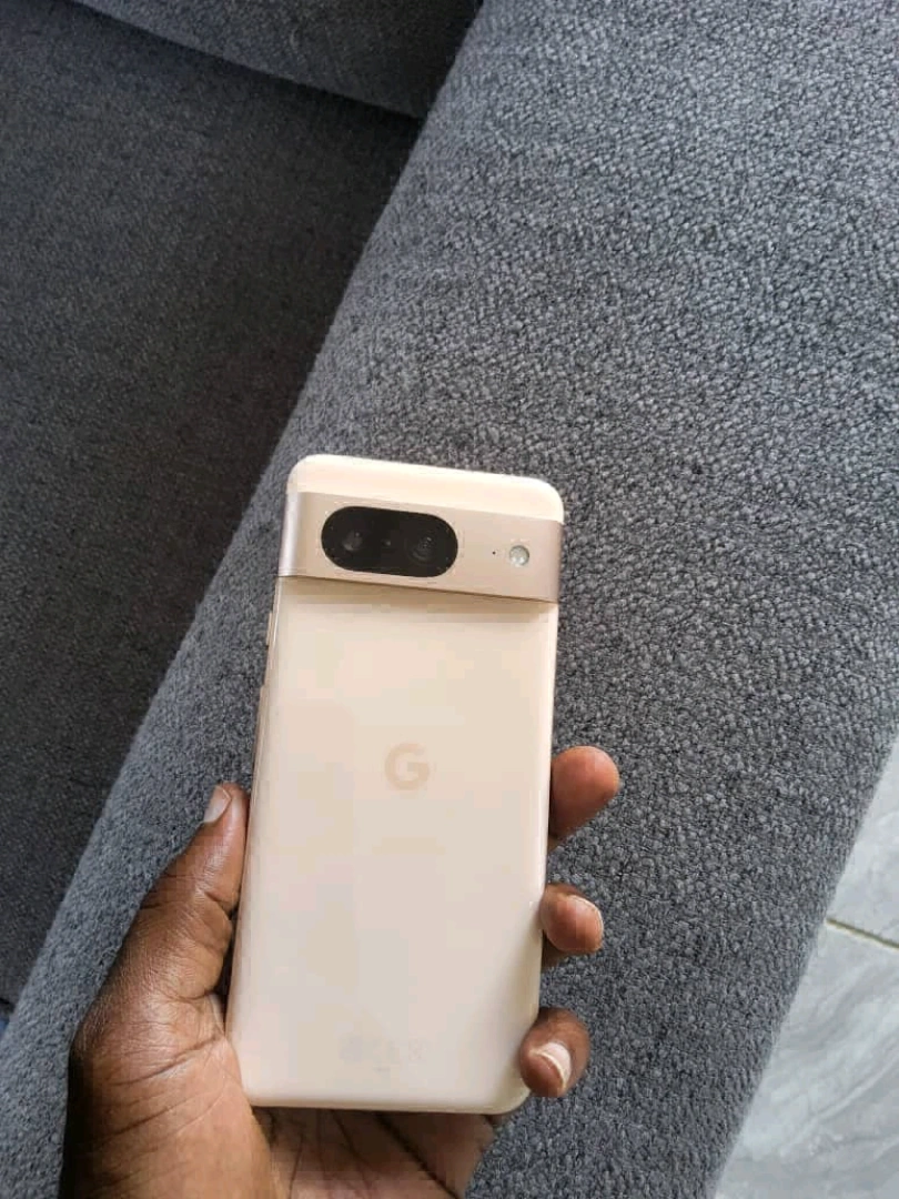 Google Pixel 8 Smartphone (Gold) thumbnail 2