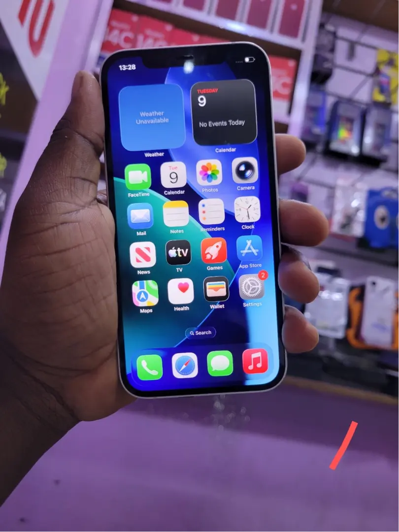 IPhone 12 64GB Used thumbnail 3