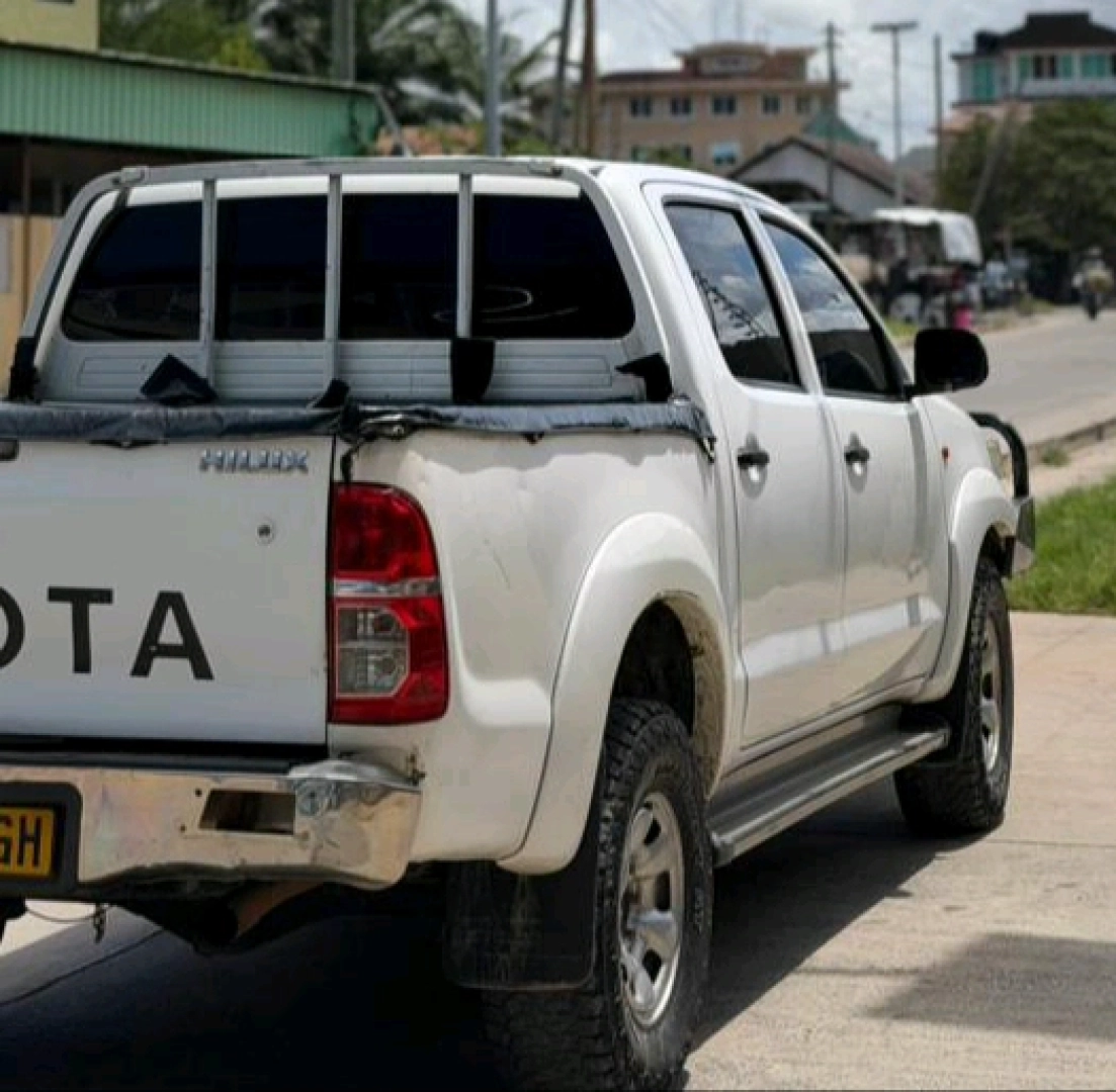 Toyota Hilux Vigo Pickup Truck 2015 Diesel thumbnail 5