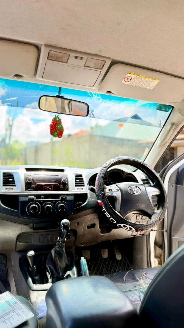Toyota Hilux Vigo Pickup Truck 2015 Diesel thumbnail 6