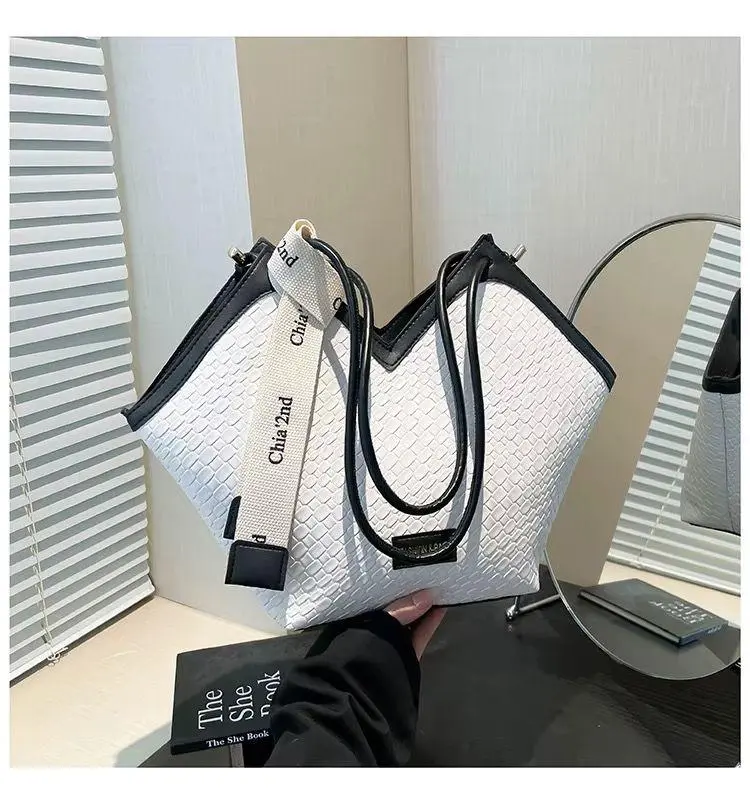 Set of 4 Stylish Handbags (White/Cream & Black) thumbnail 5