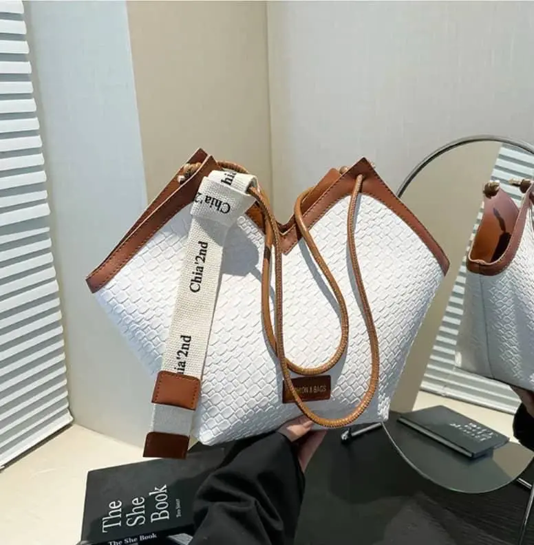 Set of 4 Stylish Handbags (White/Cream & Black) thumbnail 6