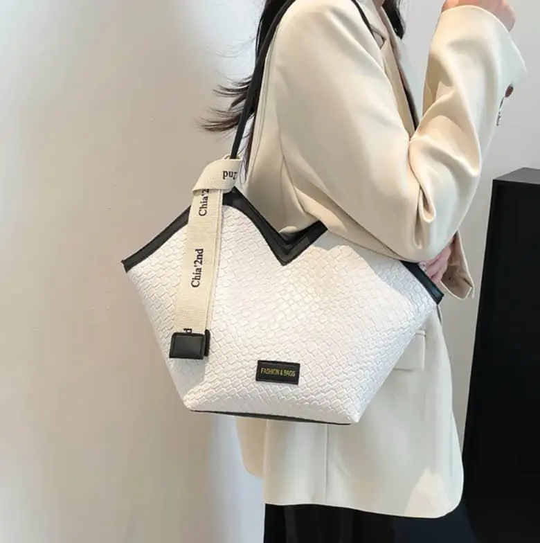 Set of 4 Stylish Handbags (White/Cream & Black) thumbnail 7