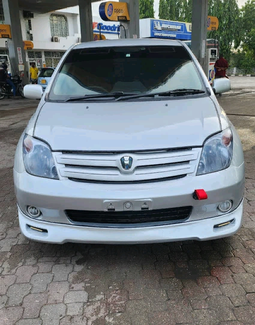 Toyota IST 2004 Silver Low Mileage