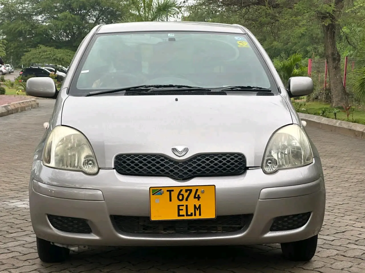 Toyota Vitz 2005 Silver (ELM)