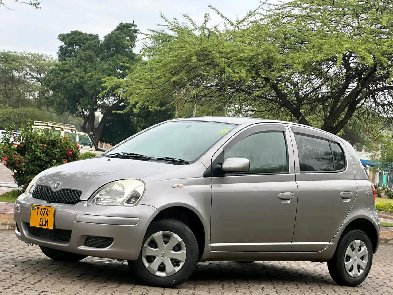 Toyota Vitz 2005 Silver (ELM) thumbnail 3