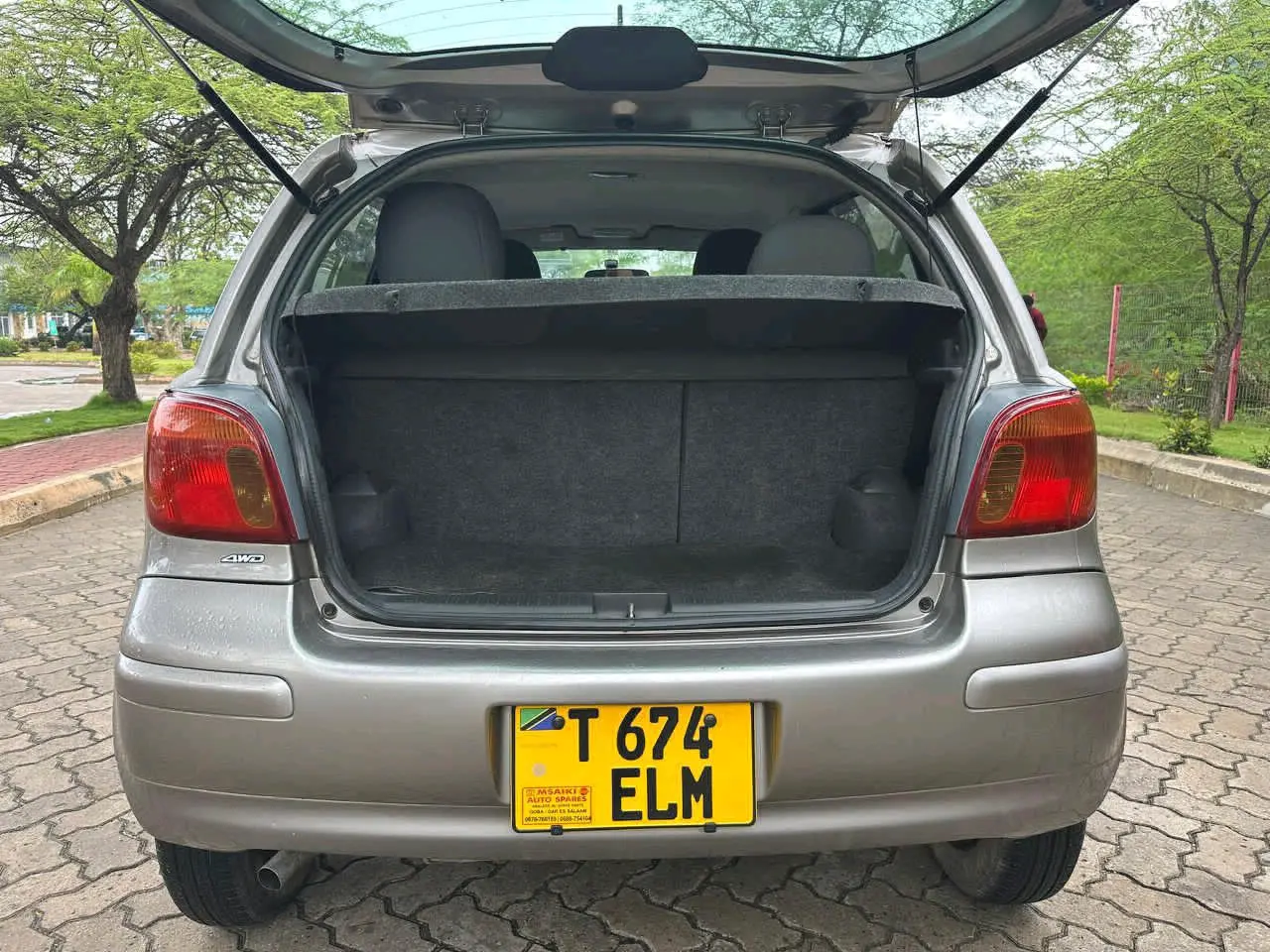 Toyota Vitz 2005 Silver (ELM) thumbnail 7