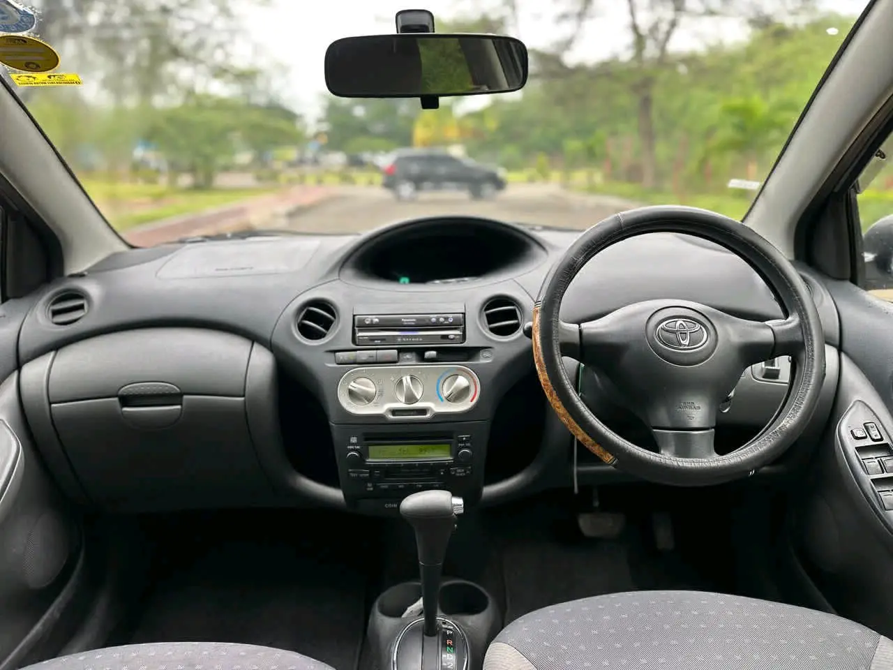 Toyota Vitz 2005 Silver (ELM) thumbnail 9
