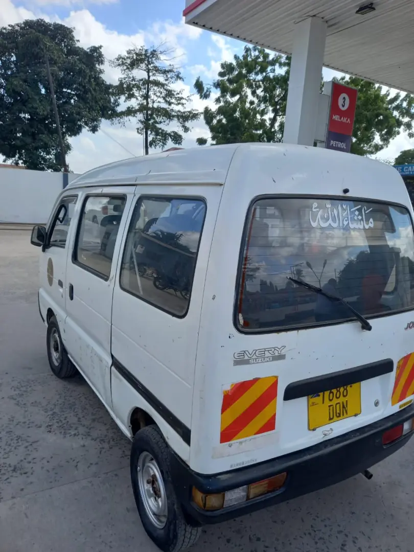 Suzuki Every 2002 Manual thumbnail 2