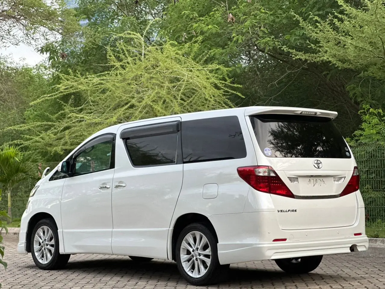 Toyota Vellfire 2008 thumbnail 2