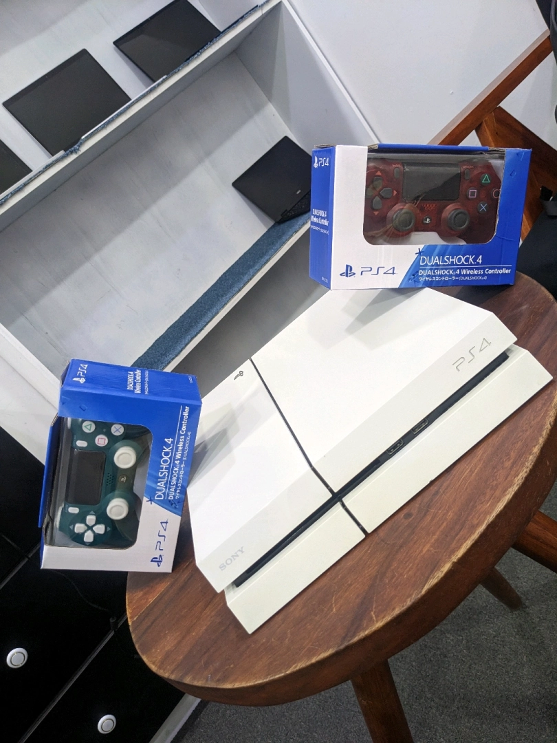 White Sony PS4 Fat Edition with 7 Games & 2 Controllers thumbnail 2