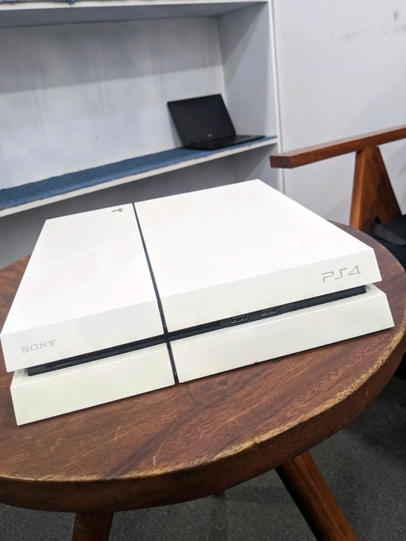 White Sony PS4 Fat Edition with 7 Games & 2 Controllers thumbnail 5
