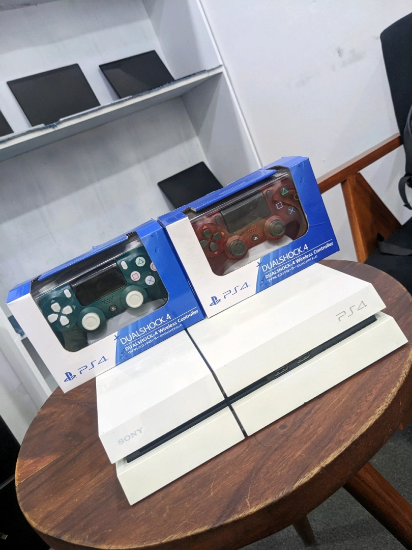 White Sony PS4 Fat Edition with 7 Games & 2 Controllers thumbnail 8