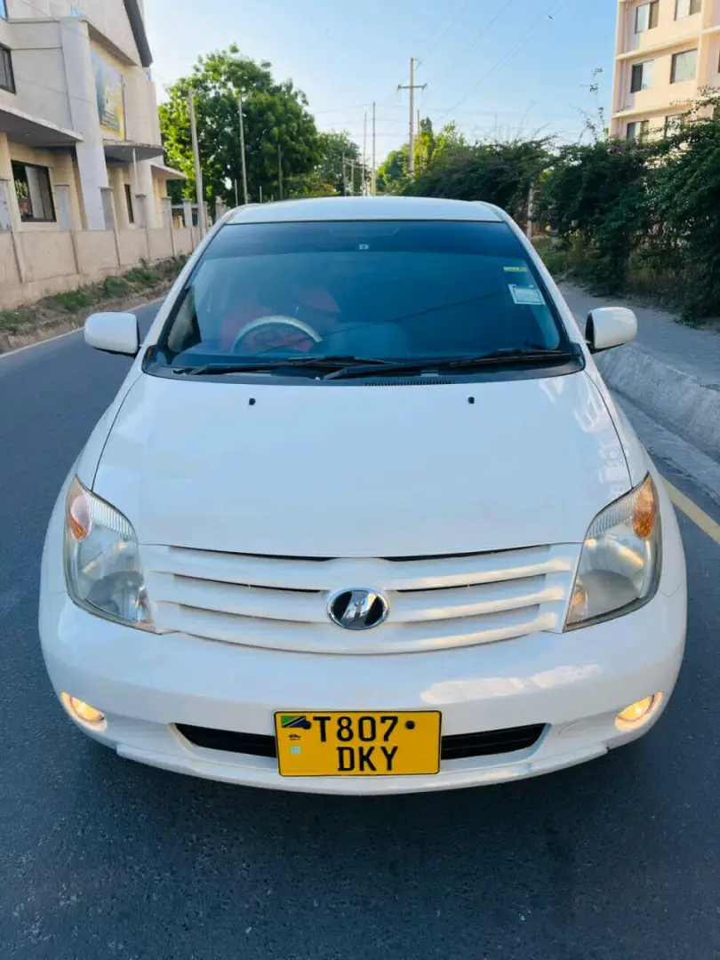 Toyota Ist 2007 Nyeupe, 1290cc, Low Mileage