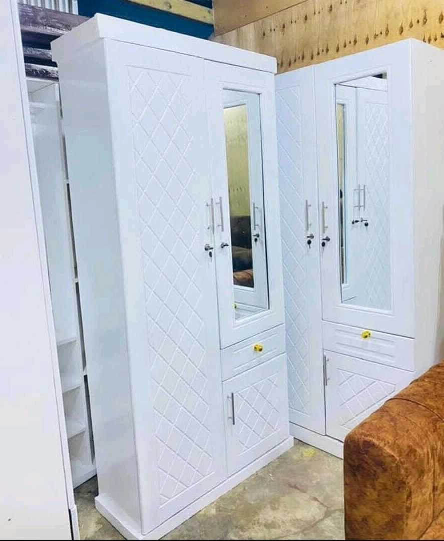 High-Status White Wooden Wardrobe with Mirror