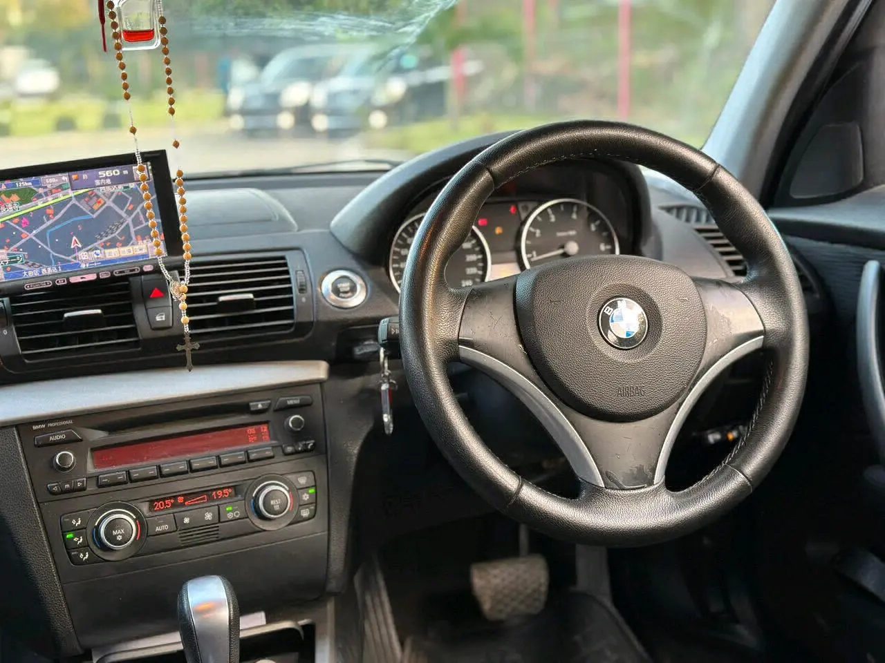 BMW 1 Series 2010, White, 1590cc thumbnail 8