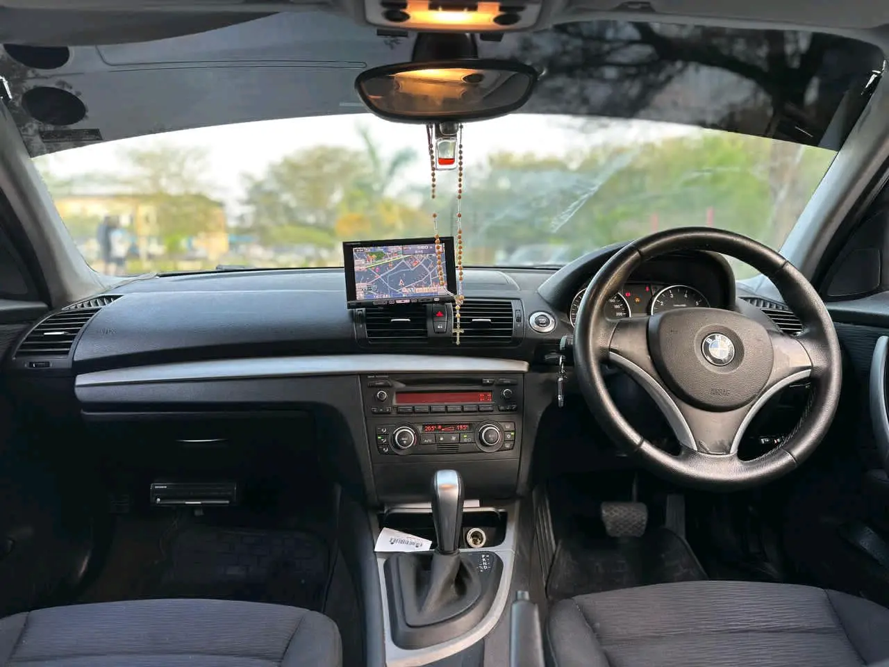 BMW 1 Series 2010, White, 1590cc thumbnail 9