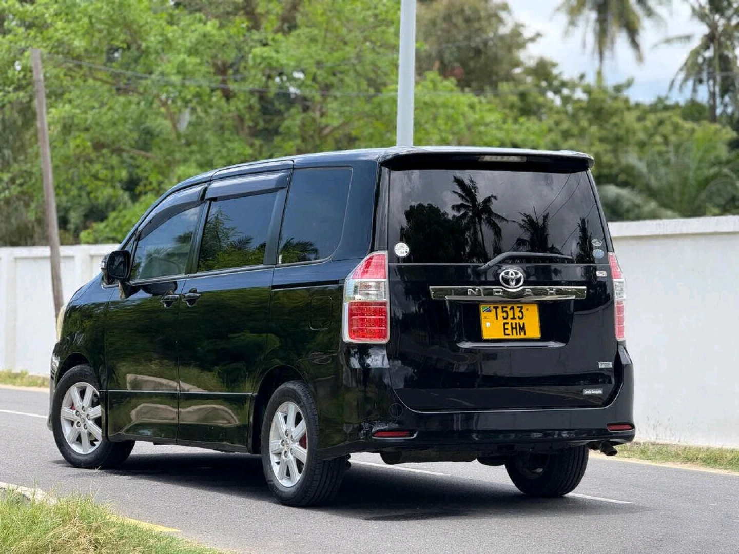 Toyota Noah Minivan 2008 Automatic 1980cc thumbnail 4