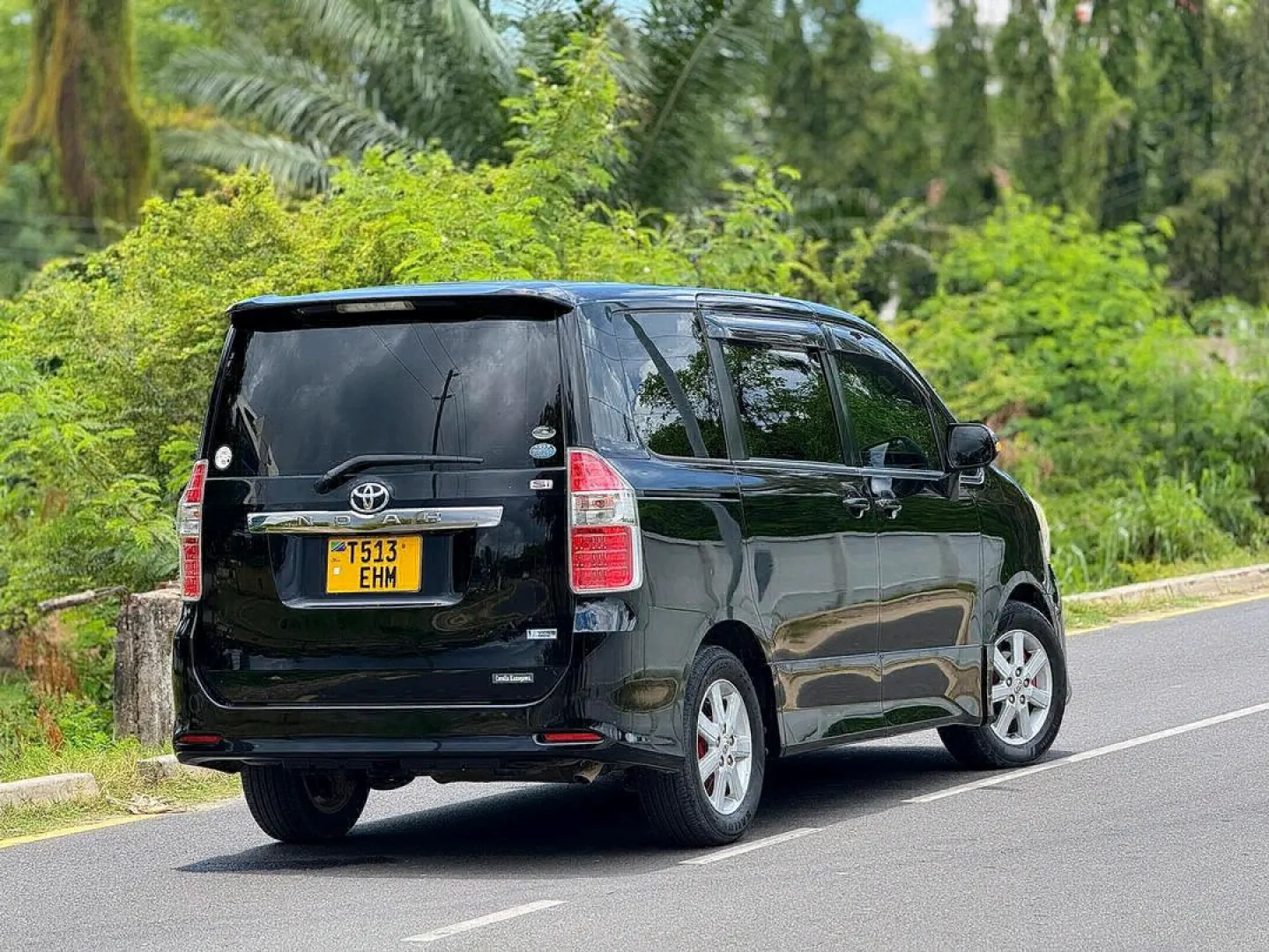 Toyota Noah Minivan 2008 Automatic 1980cc thumbnail 6