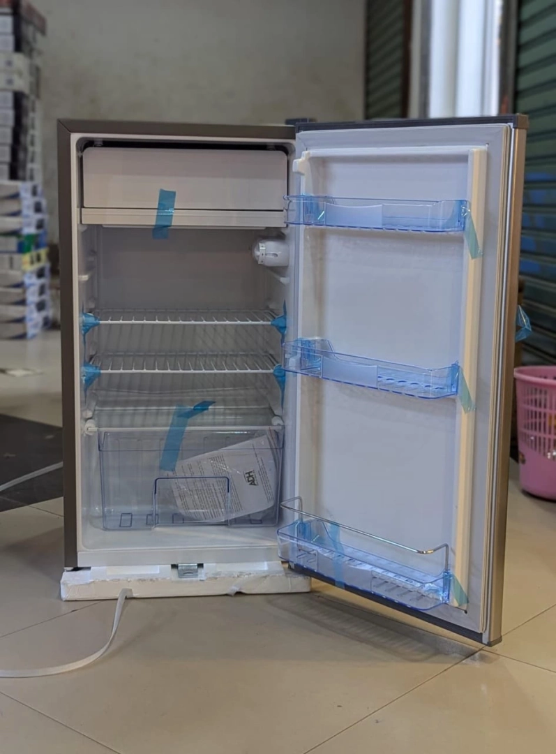 ACH 90L Single Door Mini Fridge with Freezer thumbnail 2