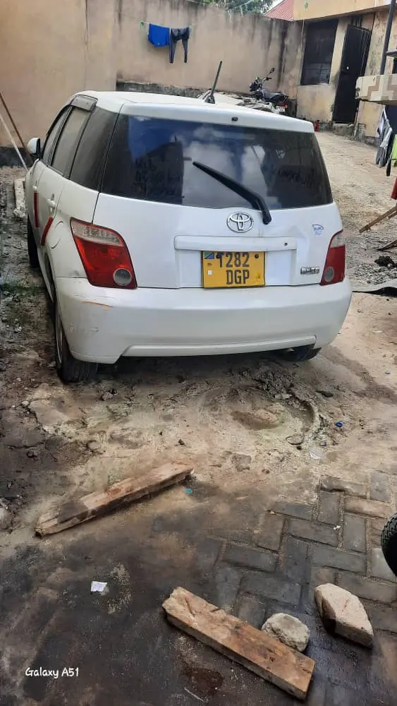 Toyota Ist thumbnail 2