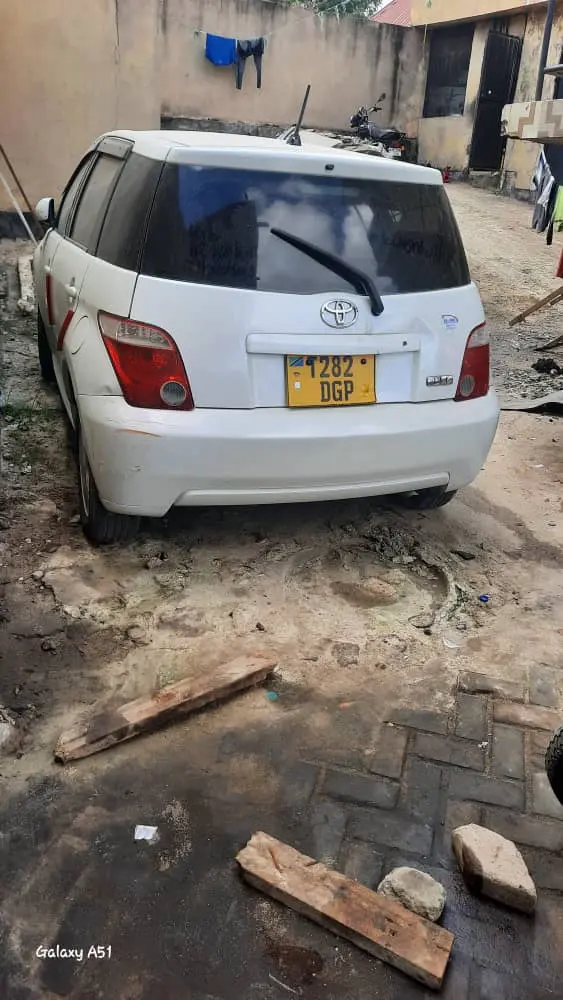Toyota Ist thumbnail 3